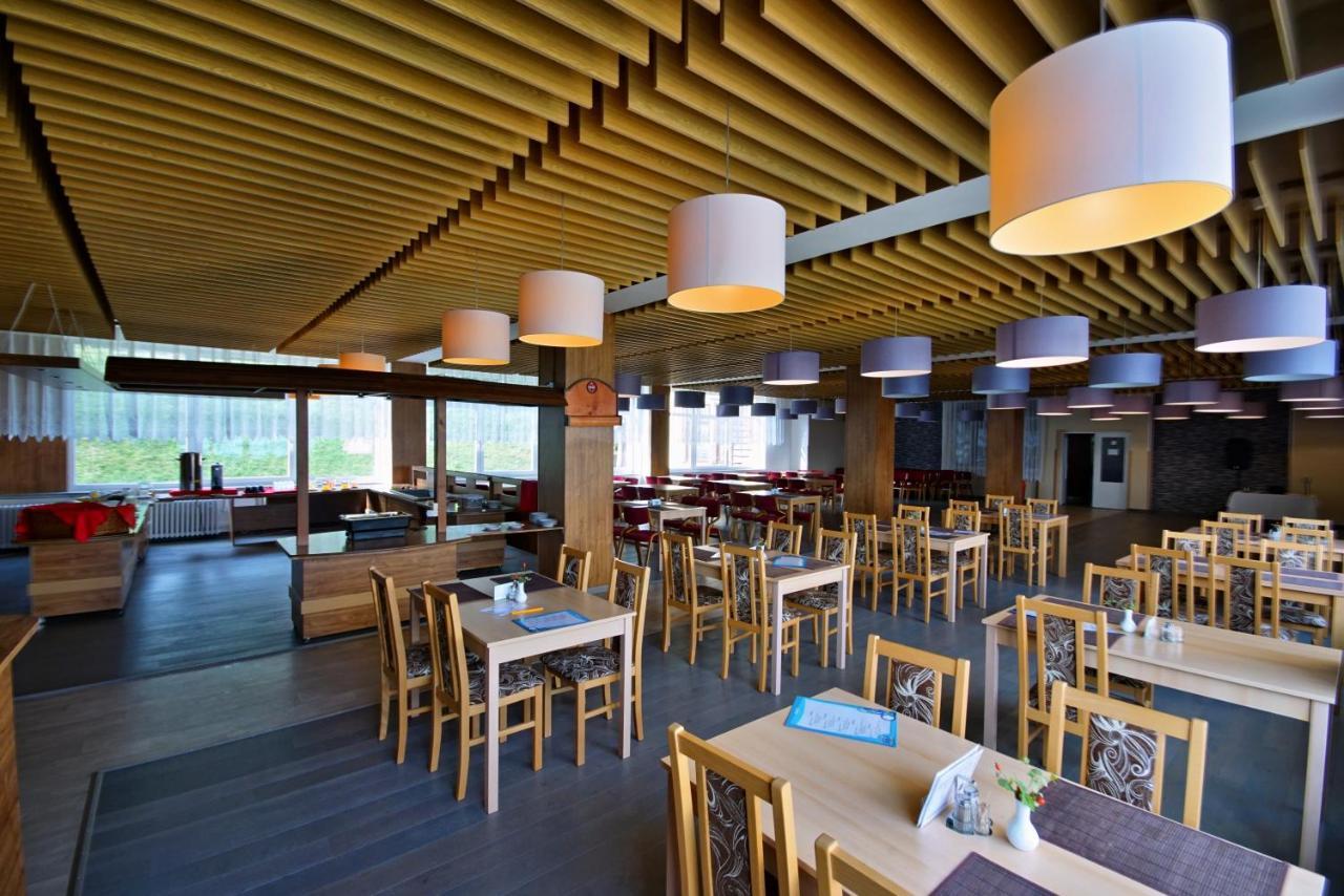 Horsky Hotel Jelenovska S Bazenem V Cene Valašské Klobouky 外观 照片