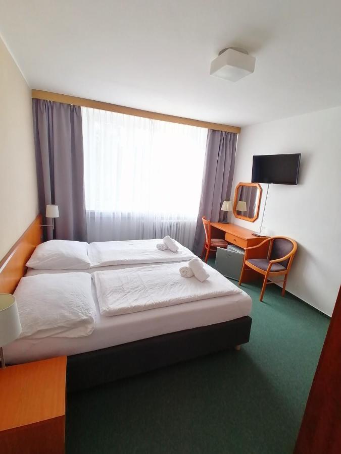 Horsky Hotel Jelenovska S Bazenem V Cene Valašské Klobouky 外观 照片