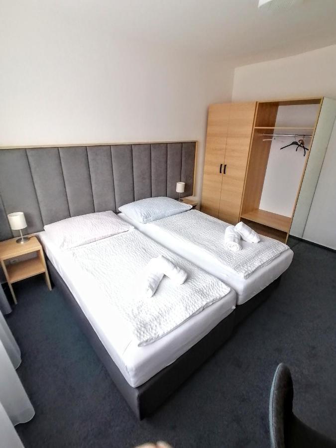 Horsky Hotel Jelenovska S Bazenem V Cene Valašské Klobouky 外观 照片