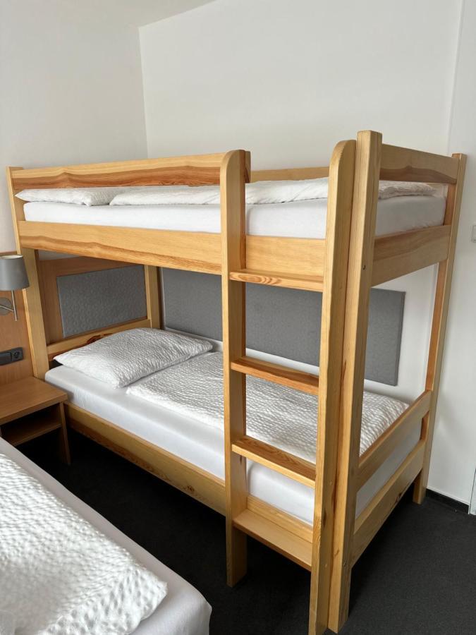 Horsky Hotel Jelenovska S Bazenem V Cene Valašské Klobouky 外观 照片