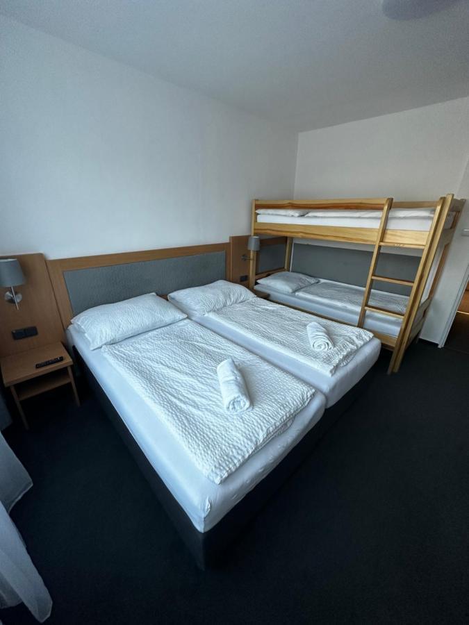 Horsky Hotel Jelenovska S Bazenem V Cene Valašské Klobouky 外观 照片