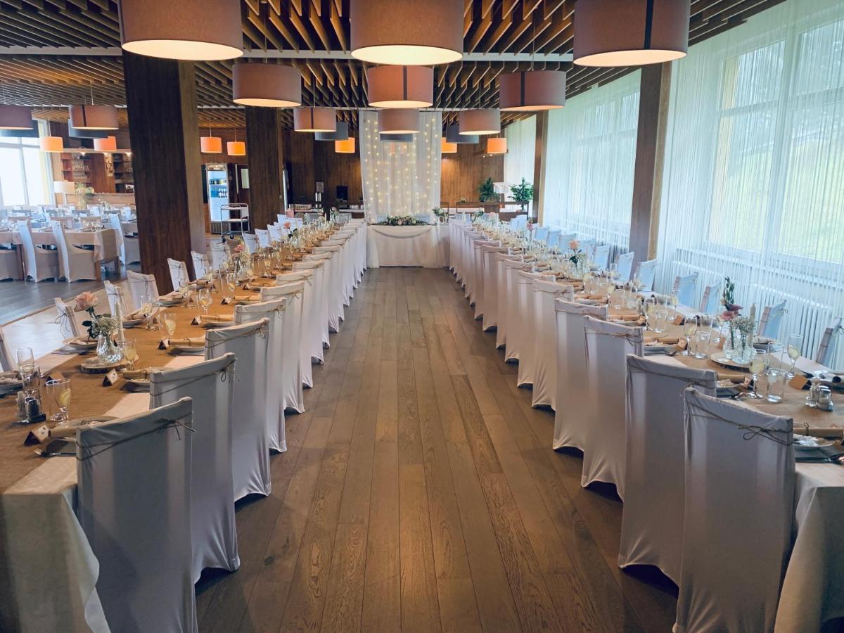 Horsky Hotel Jelenovska S Bazenem V Cene Valašské Klobouky 外观 照片