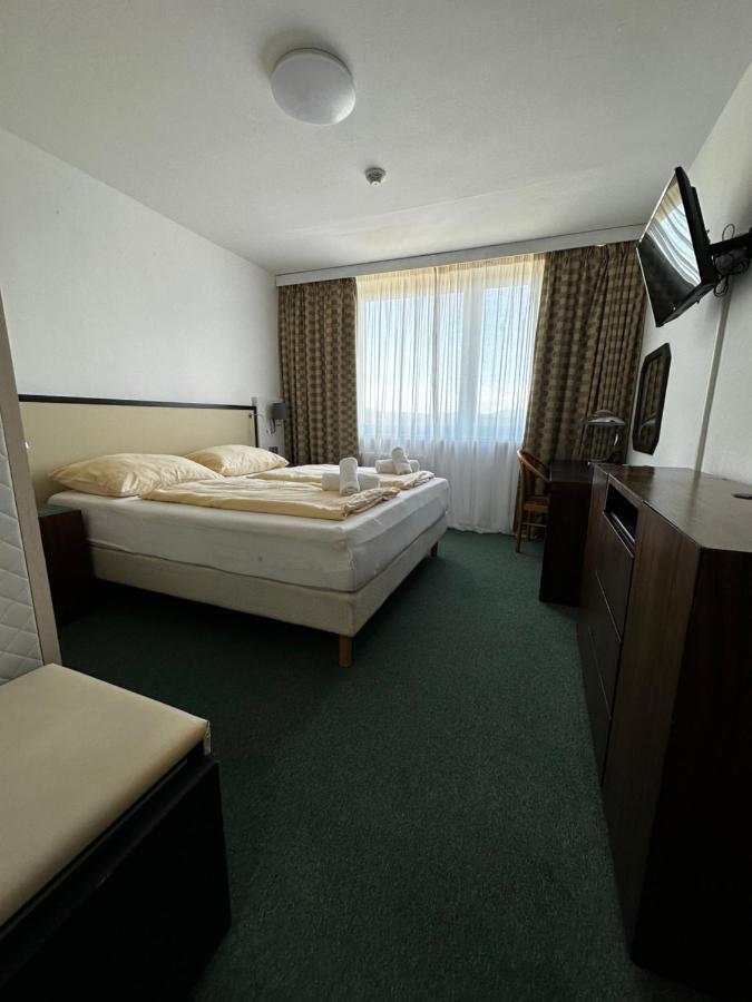 Horsky Hotel Jelenovska S Bazenem V Cene Valašské Klobouky 外观 照片