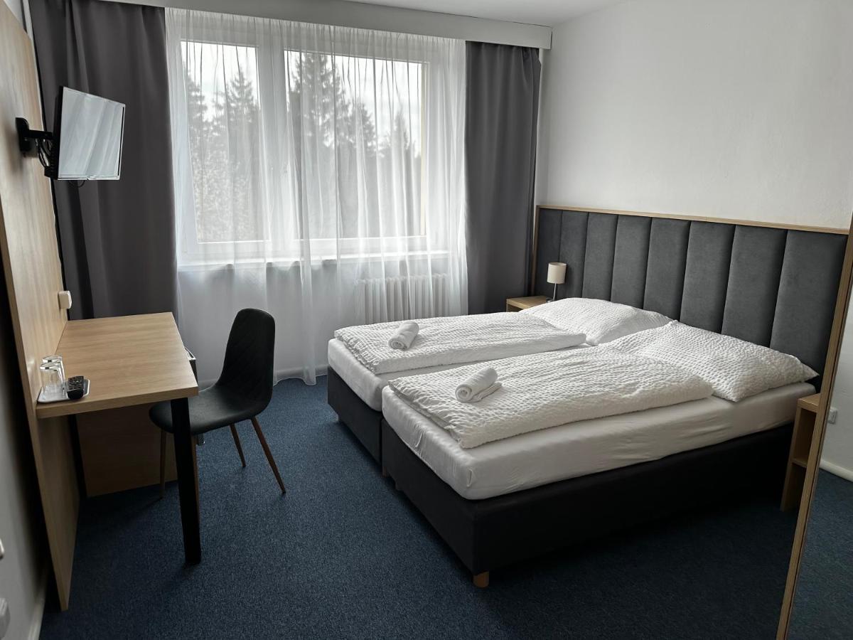 Horsky Hotel Jelenovska S Bazenem V Cene Valašské Klobouky 外观 照片