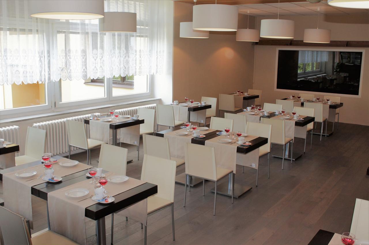 Horsky Hotel Jelenovska S Bazenem V Cene Valašské Klobouky 外观 照片