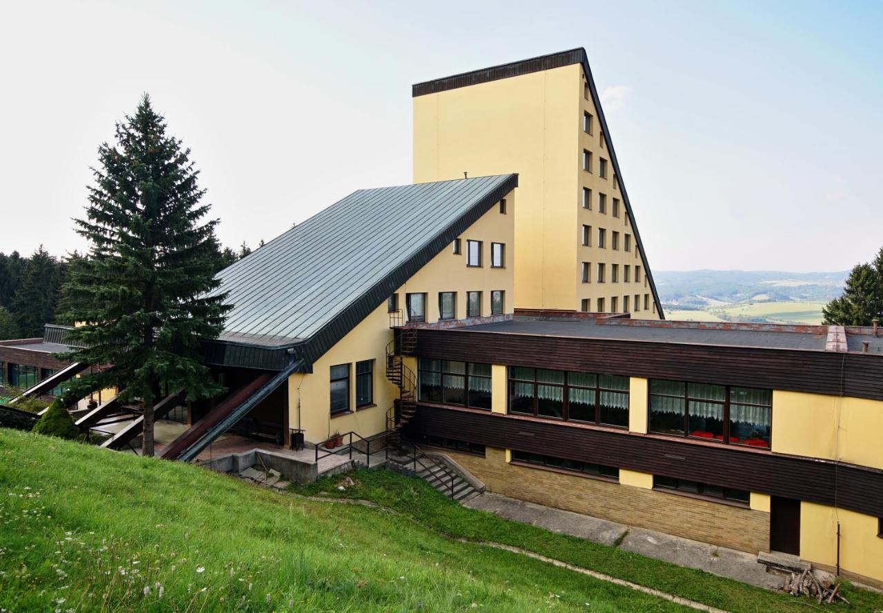 Horsky Hotel Jelenovska S Bazenem V Cene Valašské Klobouky 外观 照片