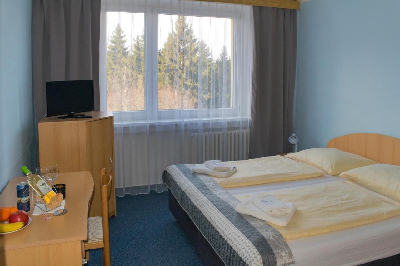 Horsky Hotel Jelenovska S Bazenem V Cene Valašské Klobouky 外观 照片